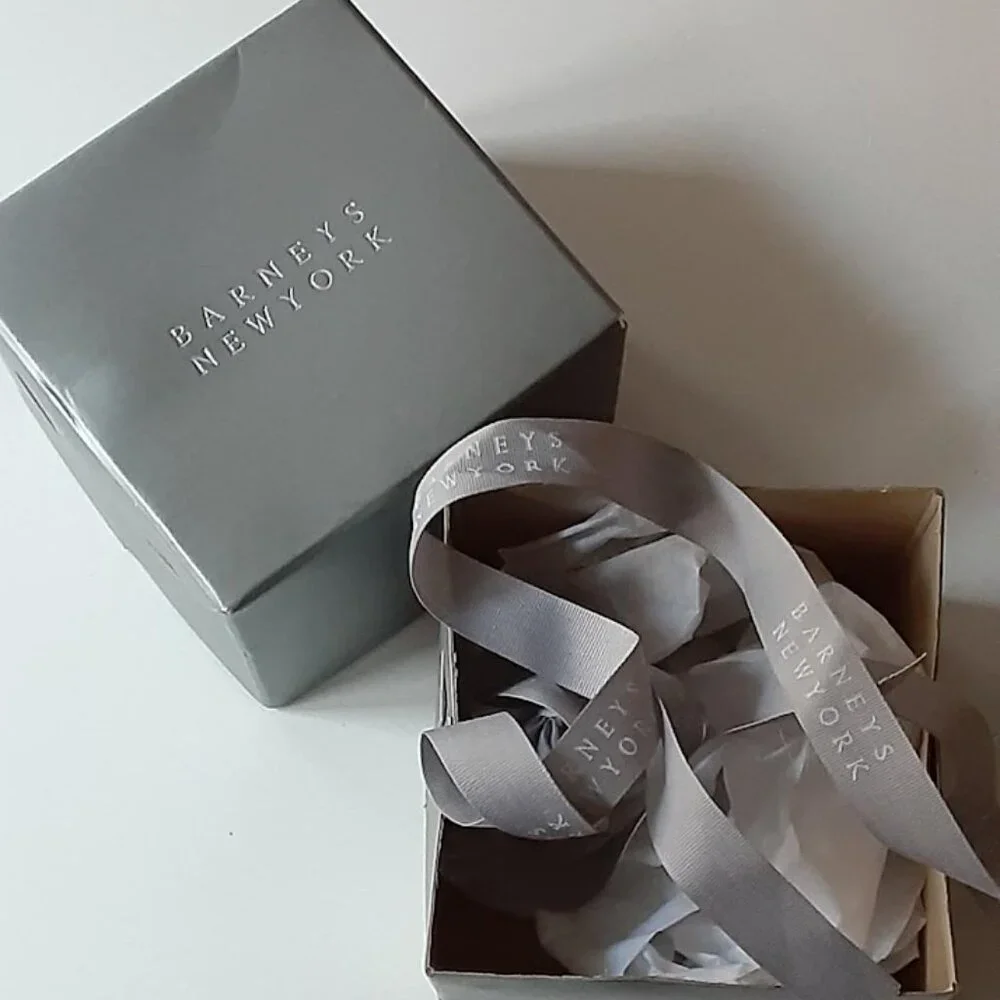 BARNEYS NEW YORK Silver Gift Box 3